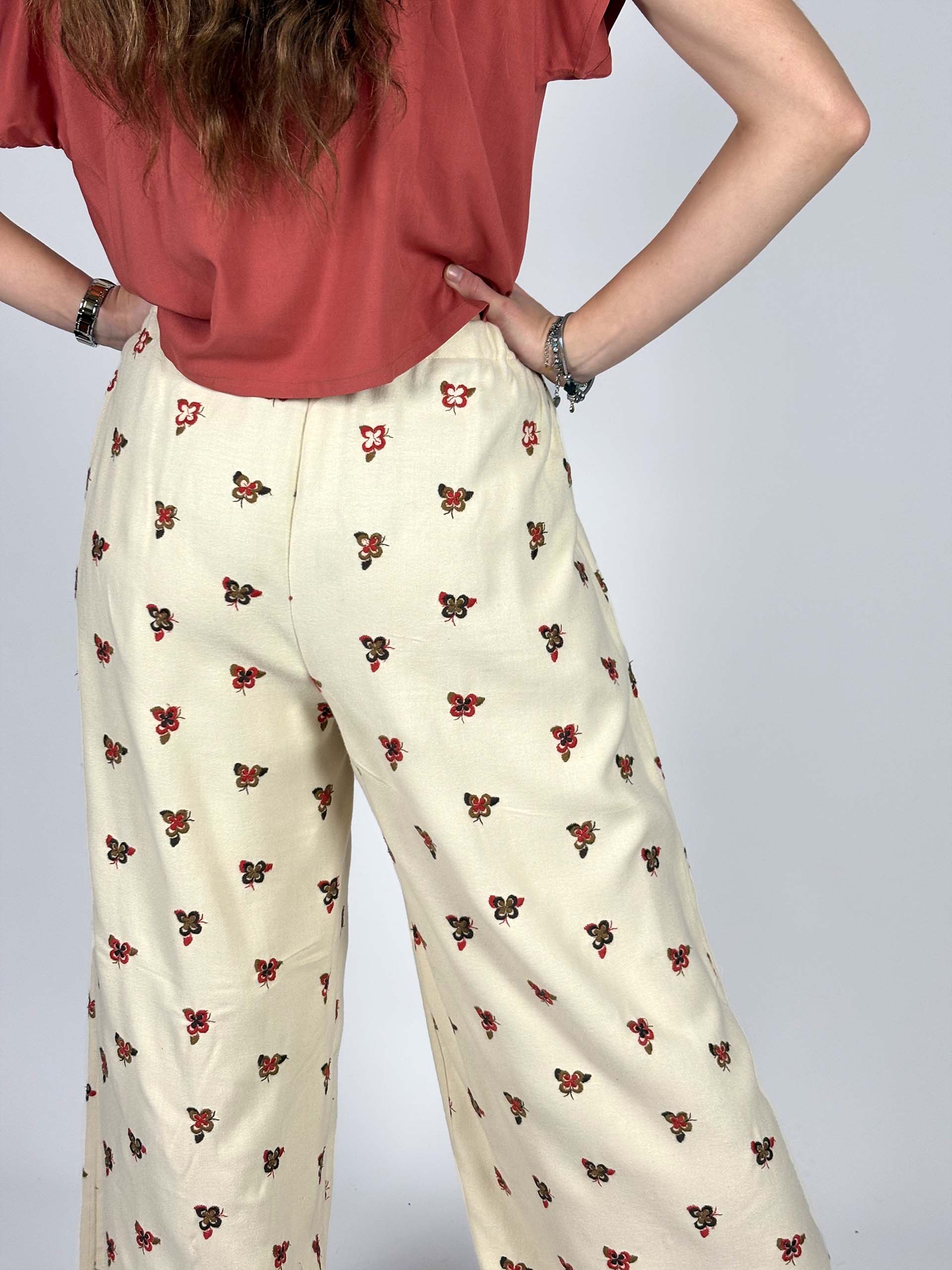 pantalone banana con ricami - immagine 3