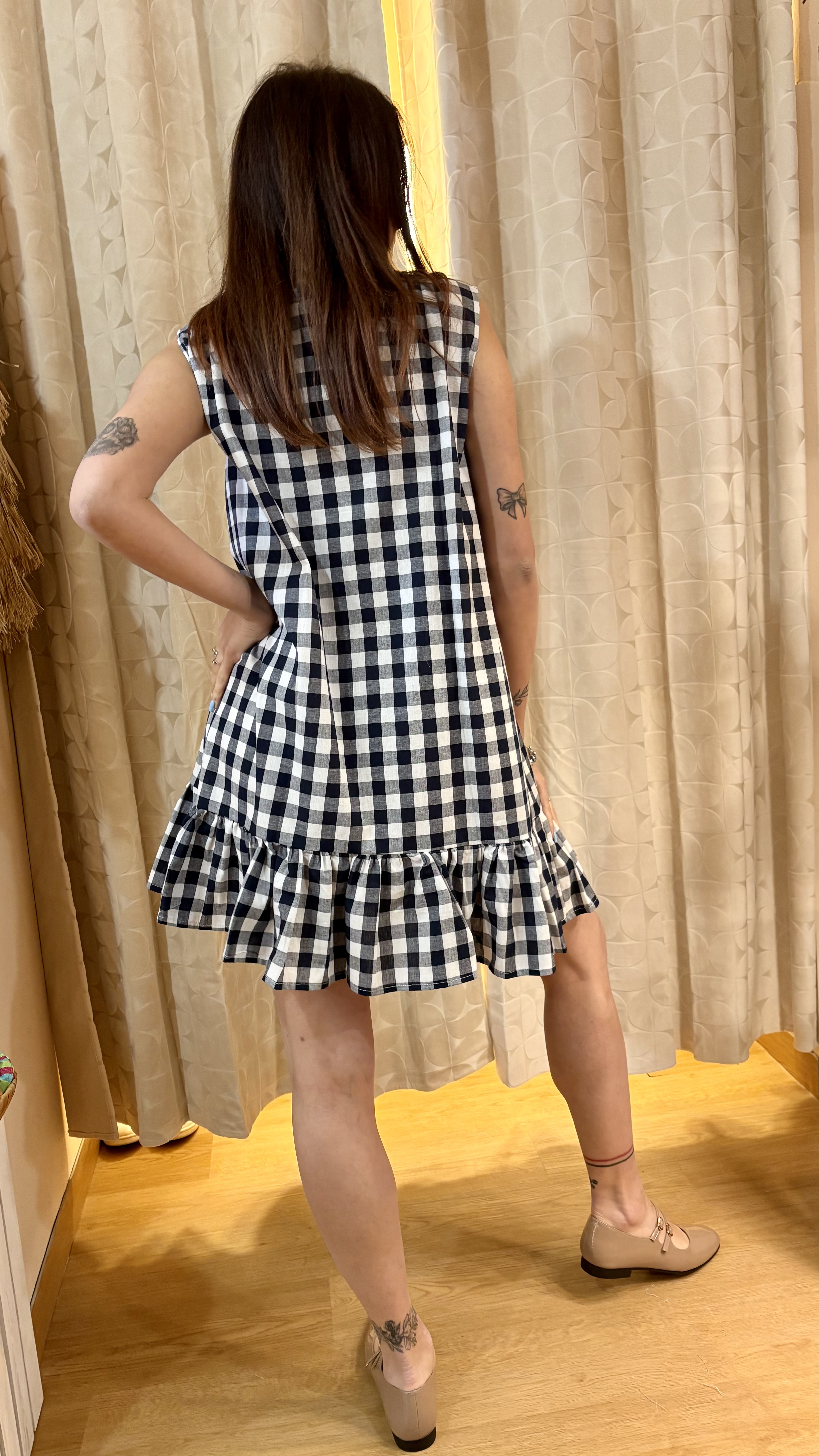 abito con balza in vichy blu notte - immagine 4