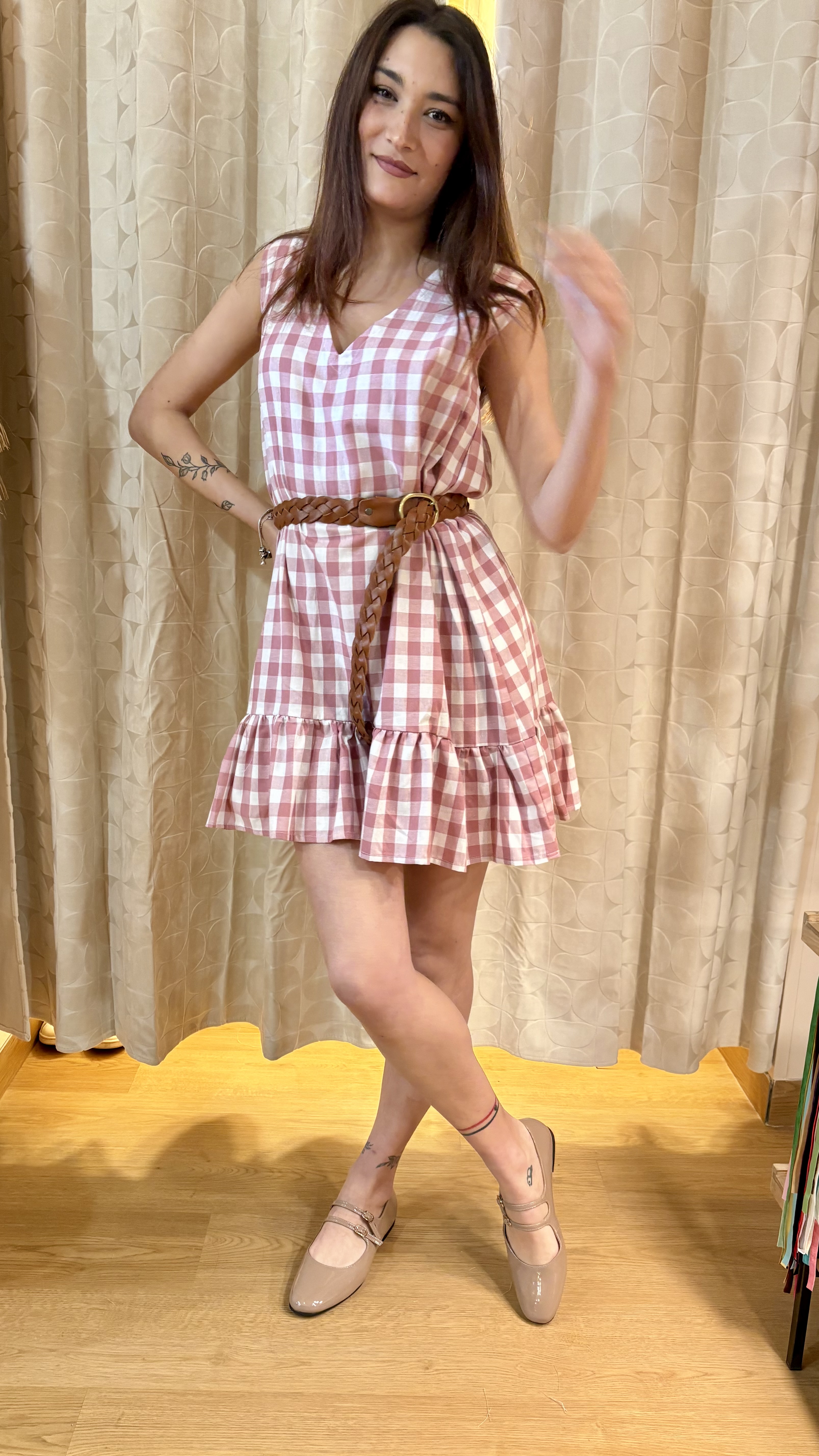 abito con balza in vichy rosa