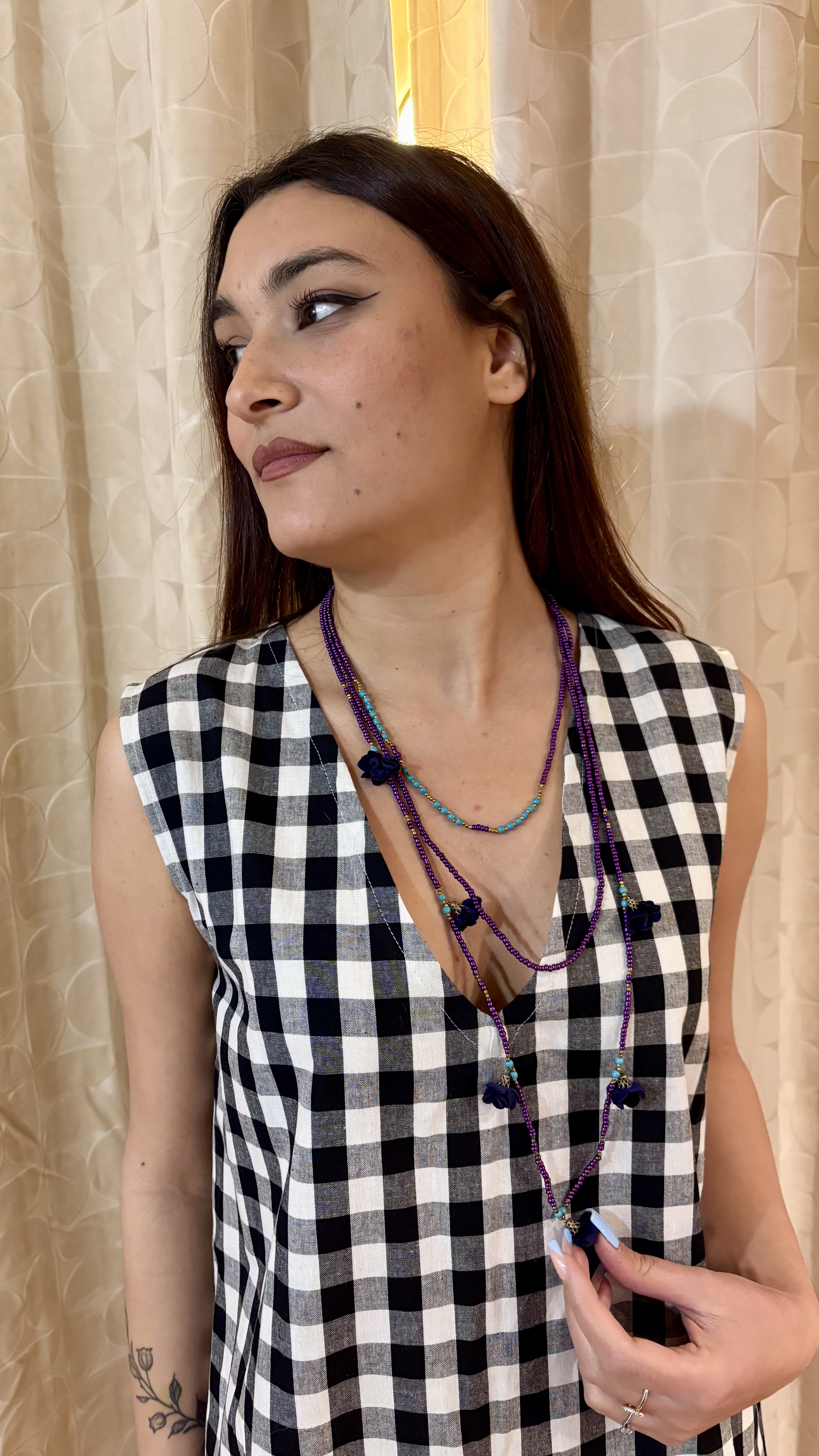 collana con perline e fiori viola - immagine 3