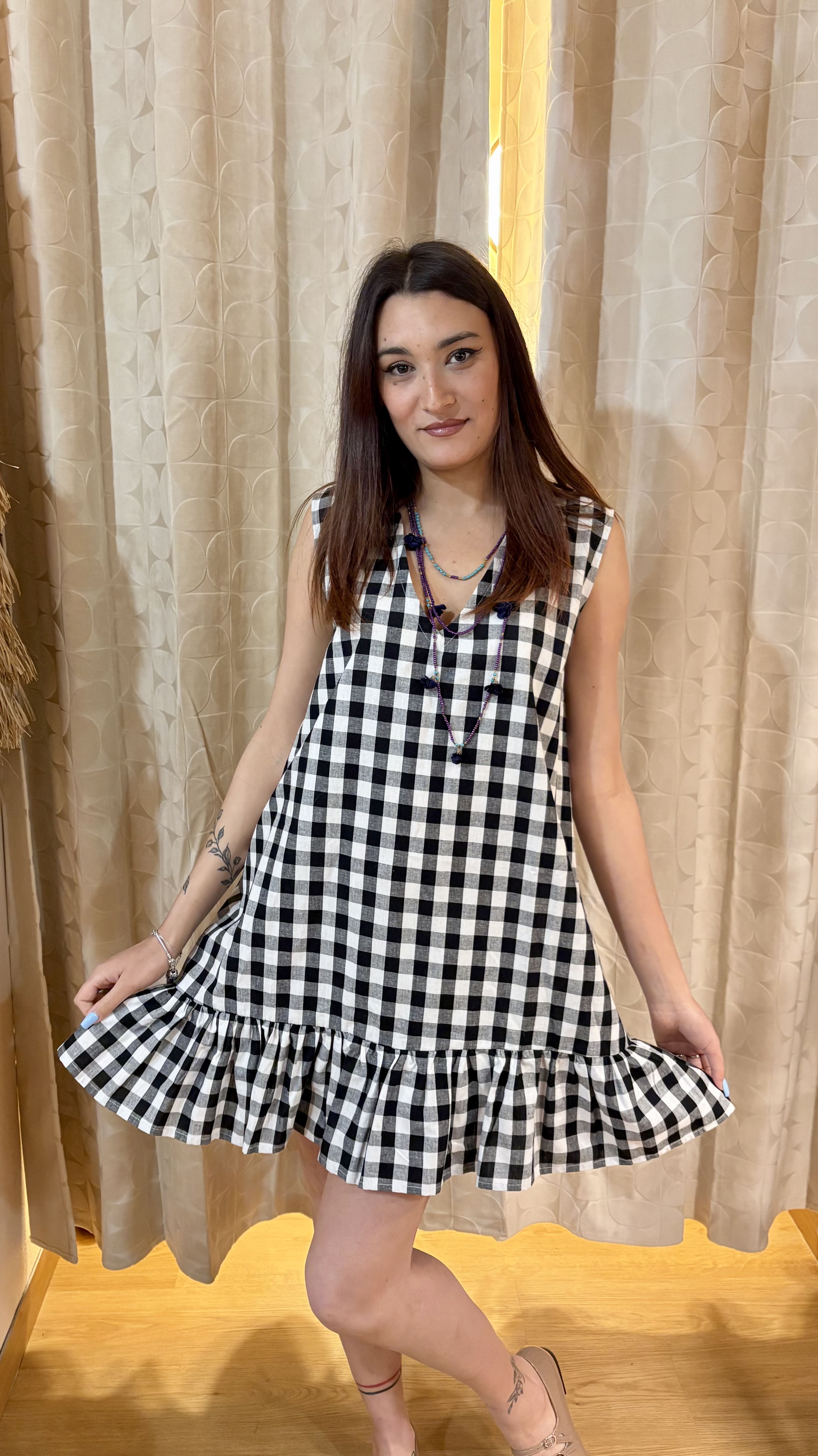 abito con balza in vichy nero