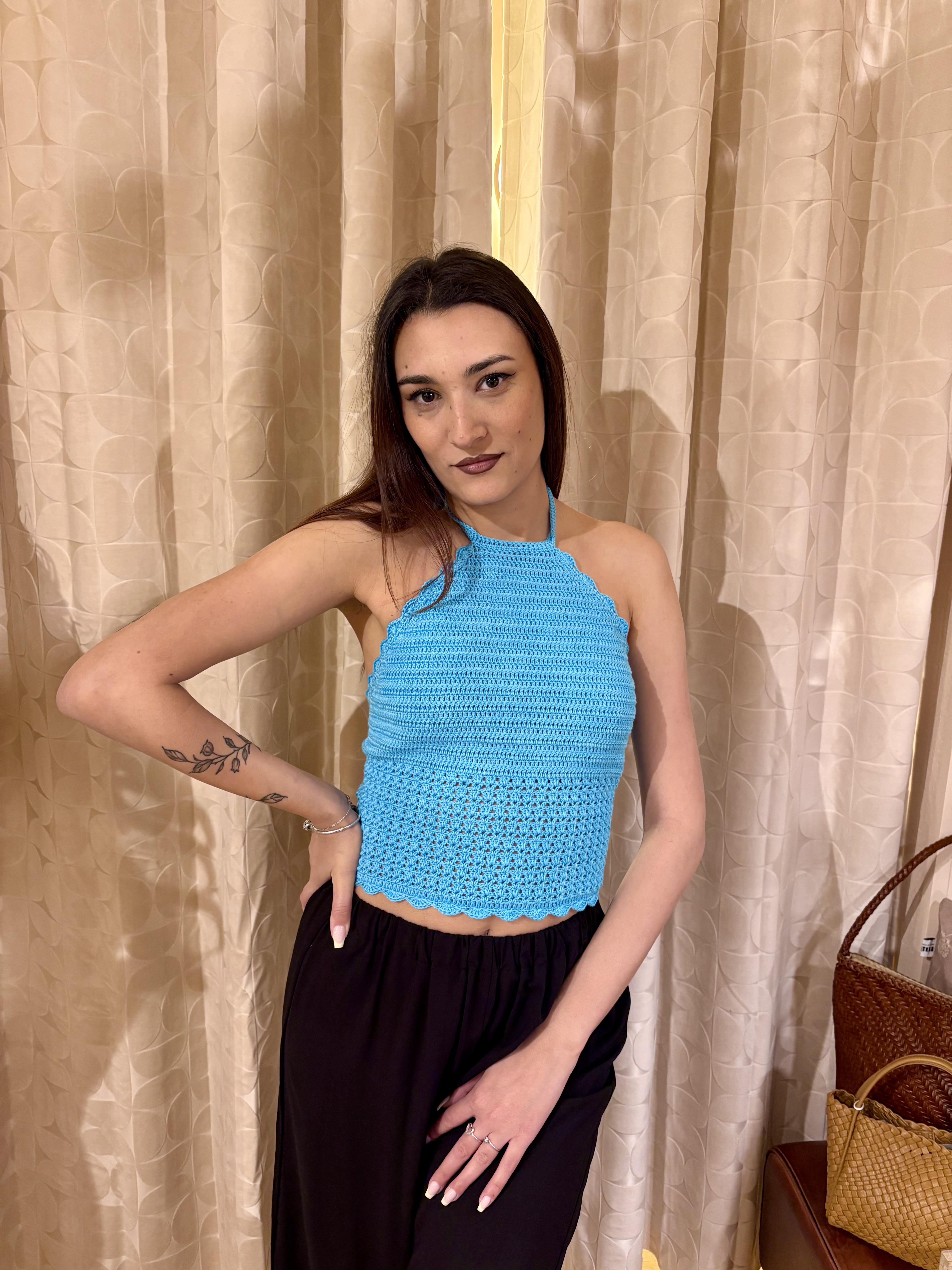 top all'uncinetto collo all'americana turchese