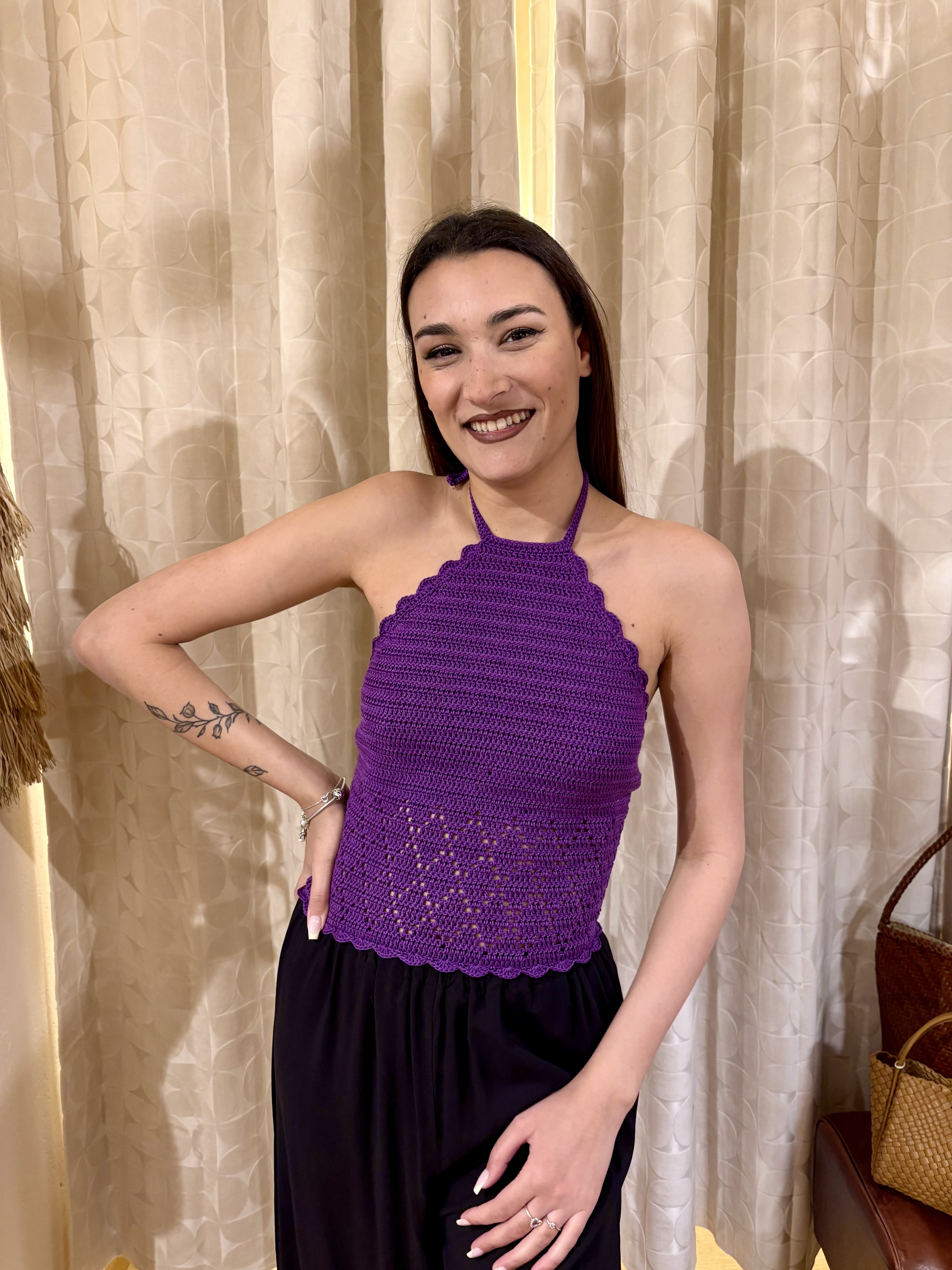 top all'uncinetto collo all'americana viola