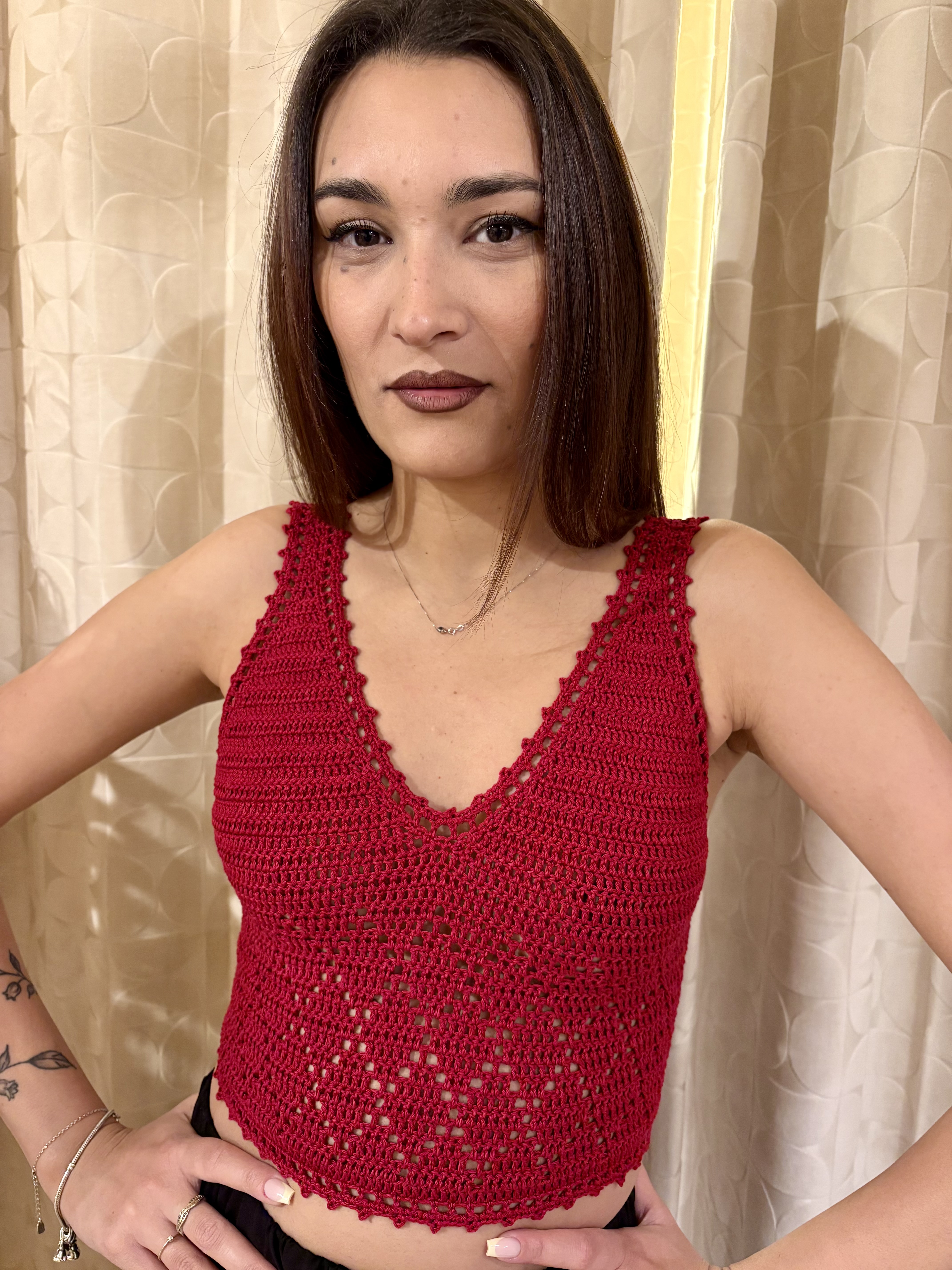 top all'uncinetto triangoli bordeaux - immagine 3