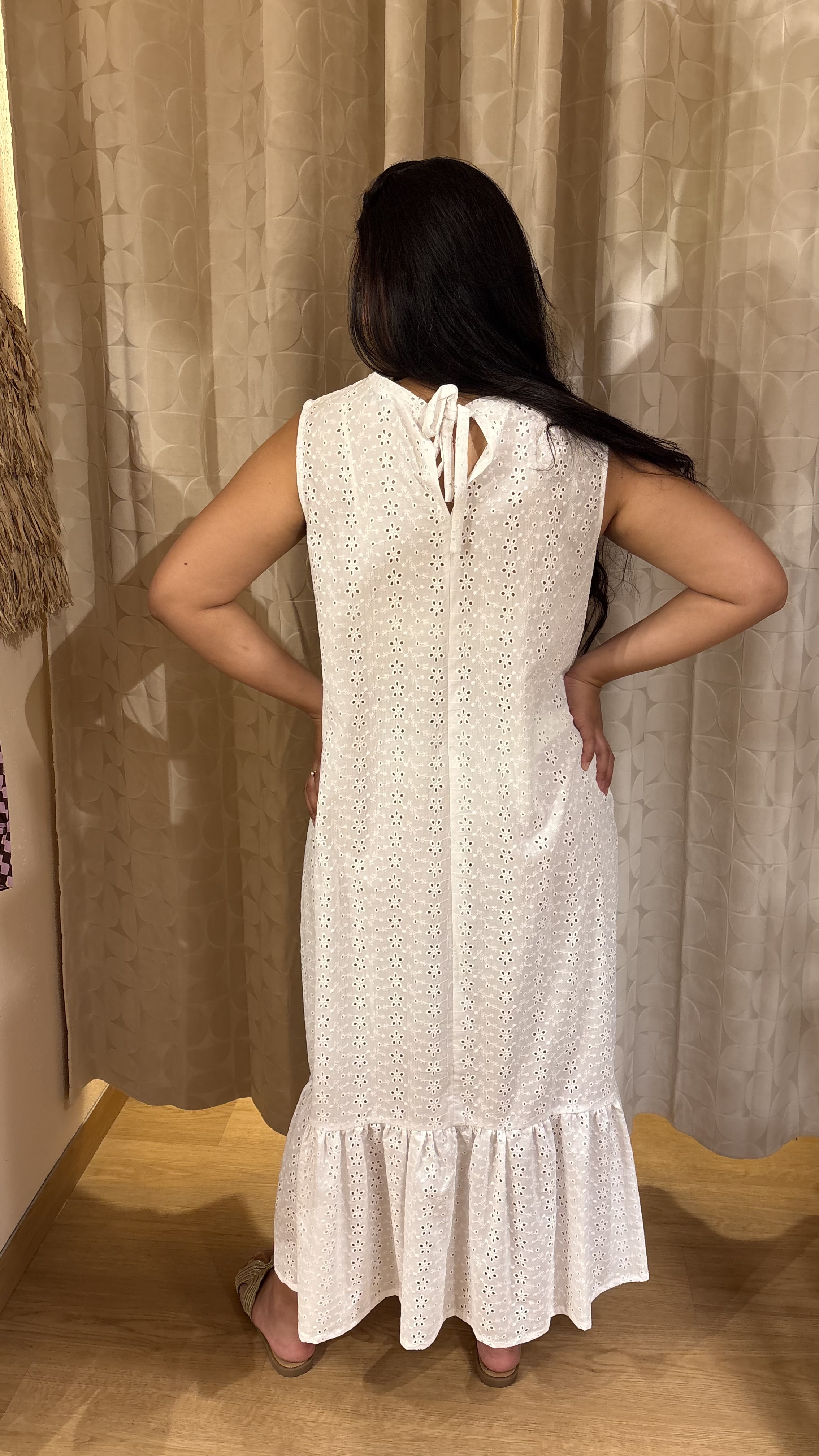 Abito con balza in cotone sangallo bianco - immagine 5