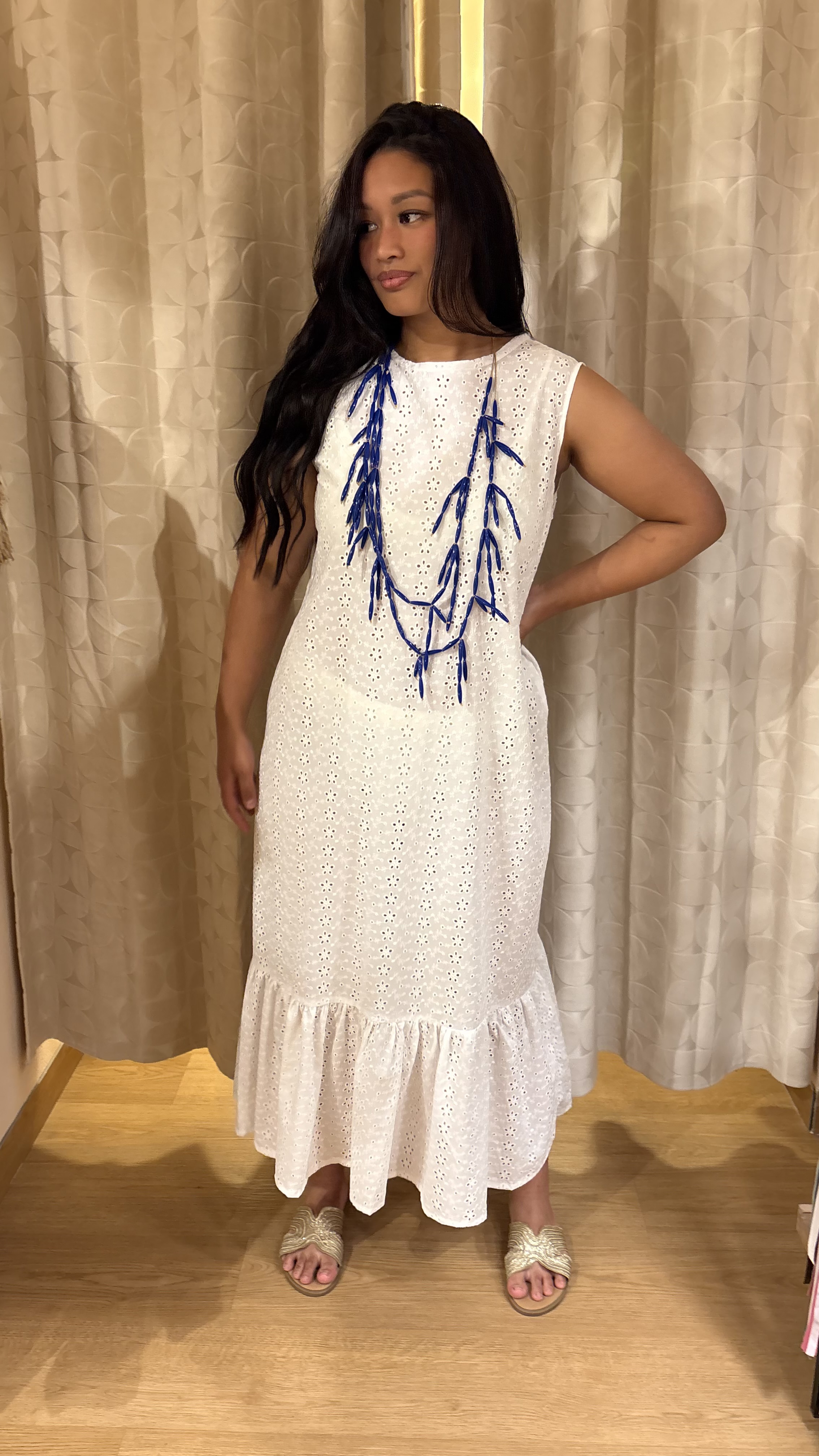 Abito con balza in cotone sangallo bianco