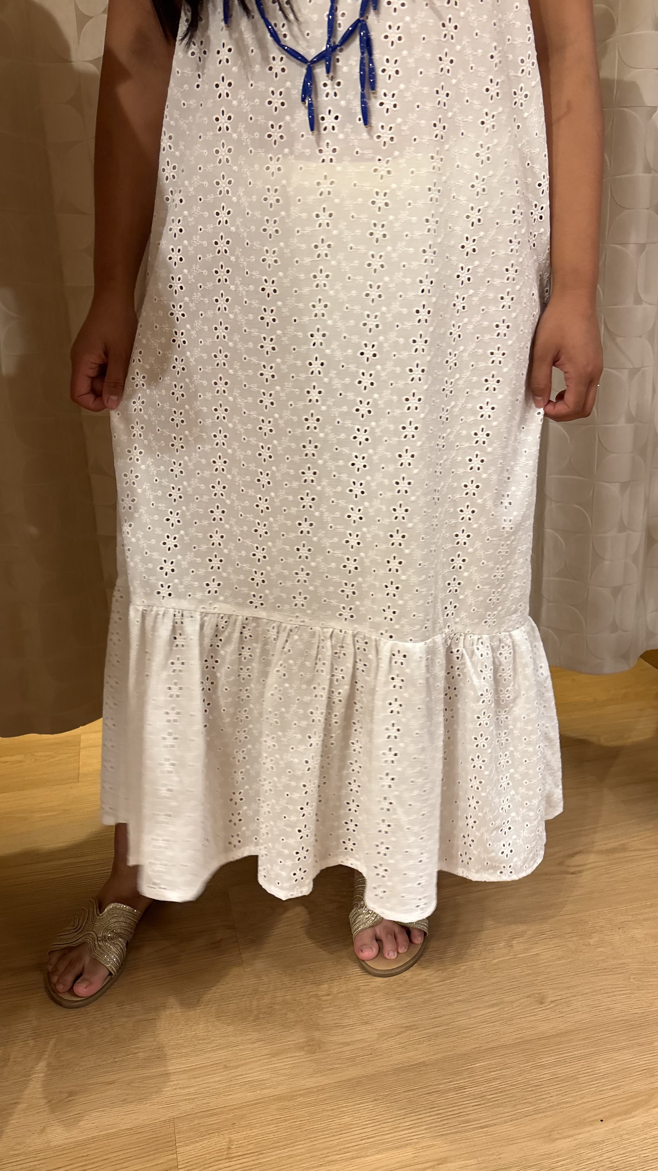 Abito con balza in cotone sangallo bianco - immagine 3